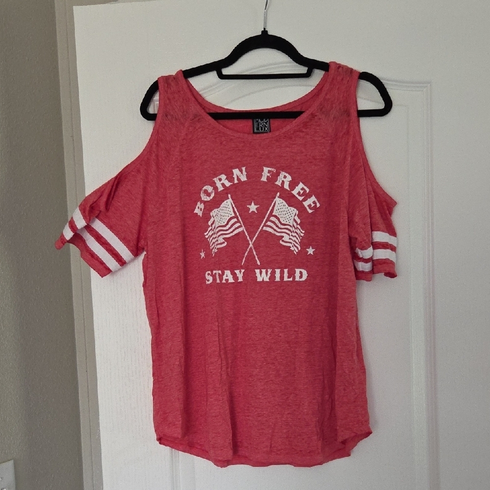 Modern Lux Hearhered Red Cold Shoulder Tee Size XXL